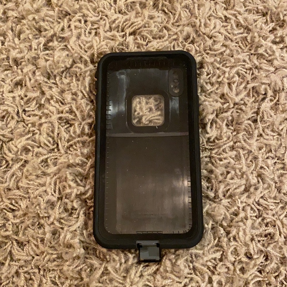 Life proof case for IPhone XS